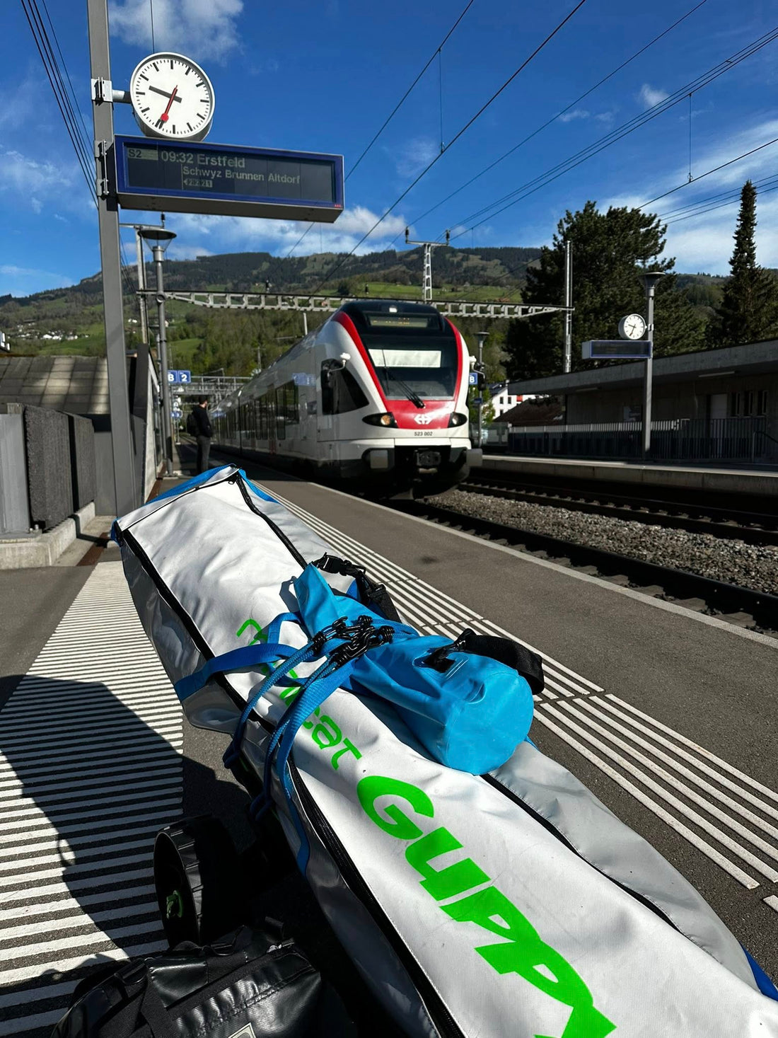 Take your MiniCat GUPPY in the car, on the train or on the plane